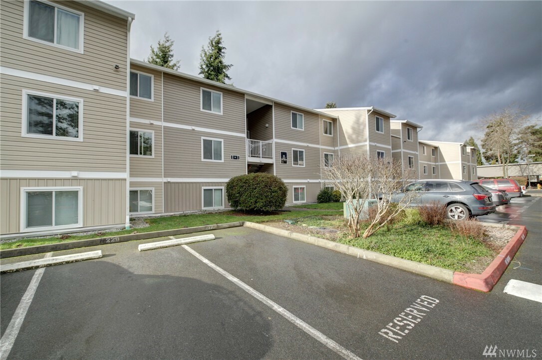 Property Photo:  12415 NE 130th Ct H308  WA 98034 