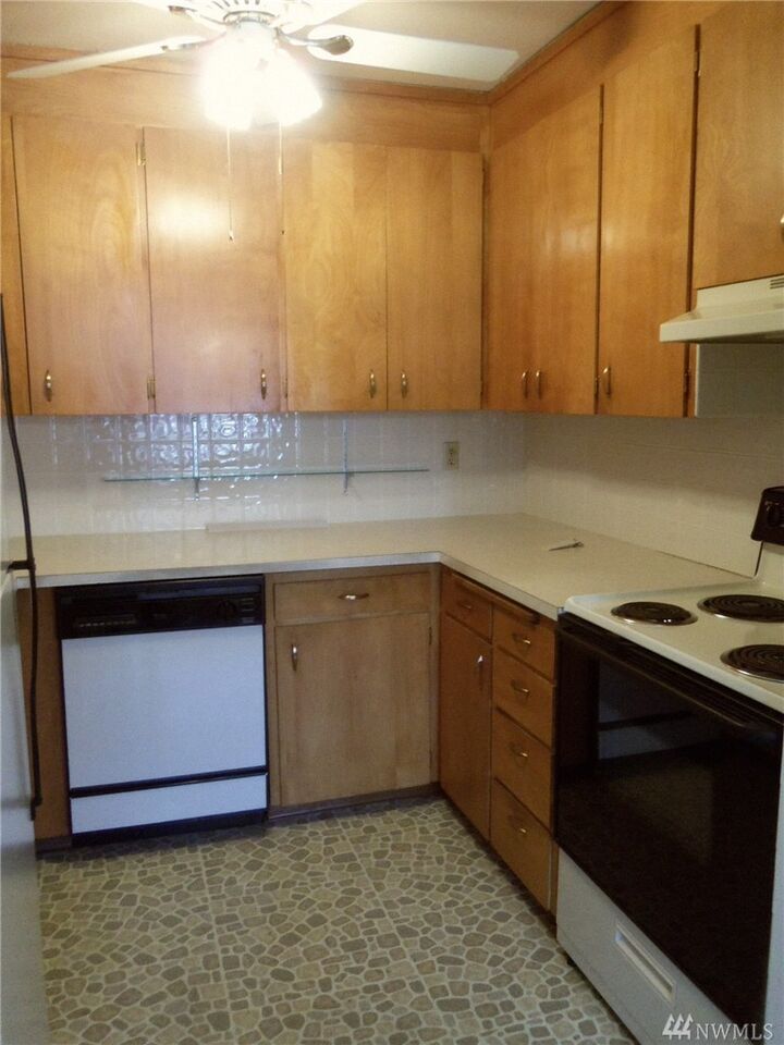 Property Photo:  100 Martin Luther King Jr Wy 8  WA 98122 