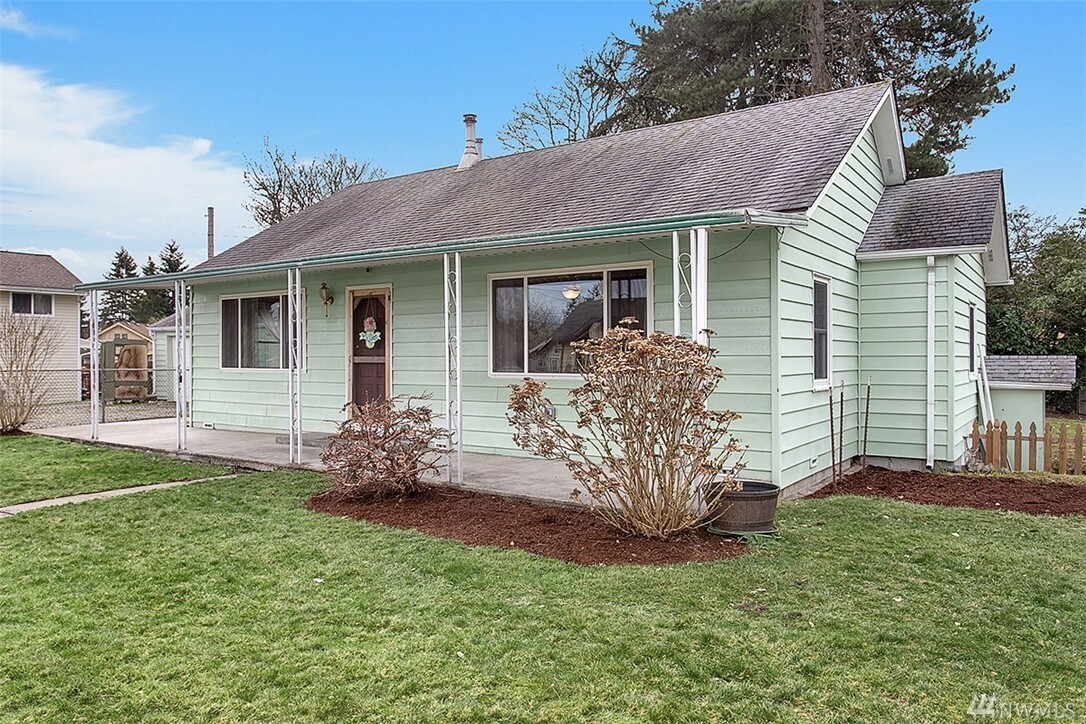 Property Photo:  2130 Fairfax Ave  WA 98203 