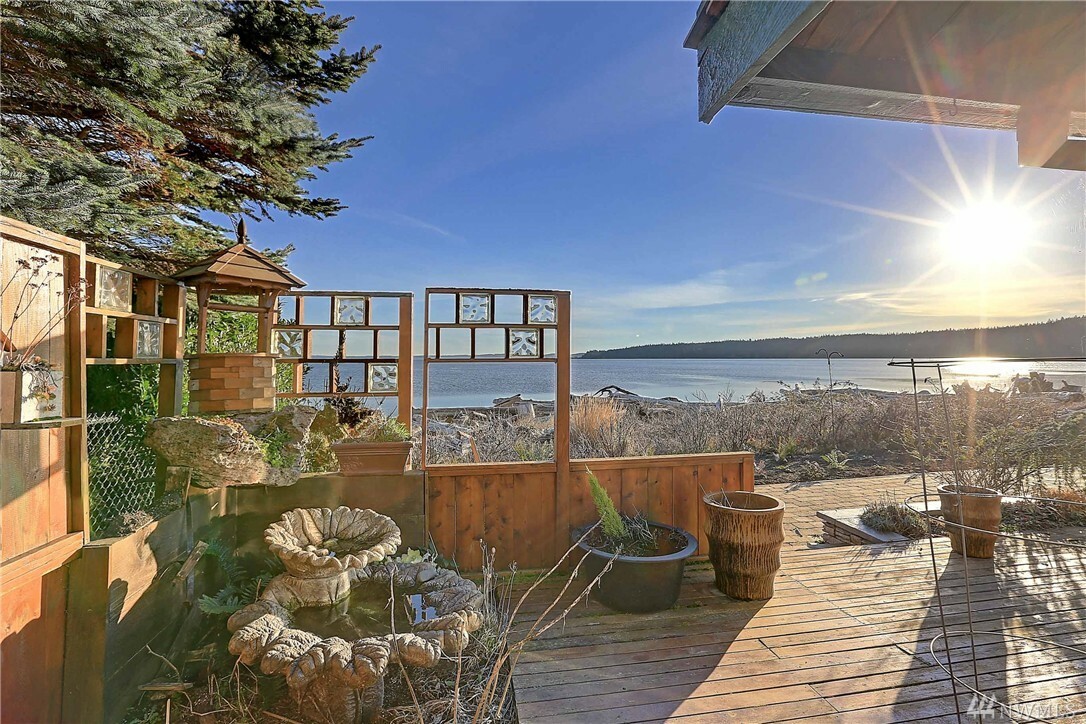 Property Photo:  864 Livingston Bay Shore Dr  WA 98282 