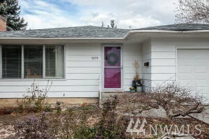 Property Photo:  1215 Fuller St  WA 98801 