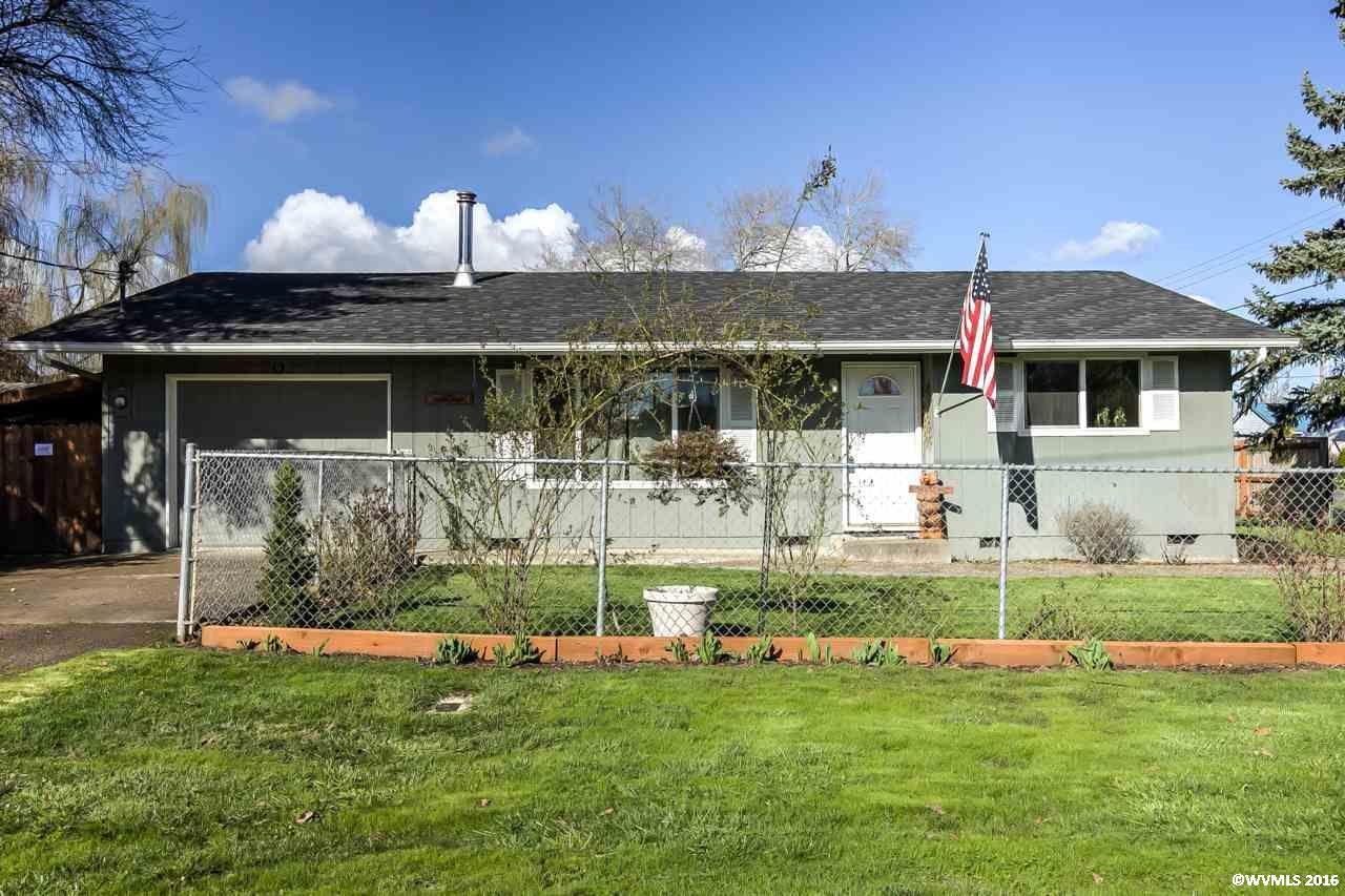 Property Photo: 1635 Pioneer St OR 97370