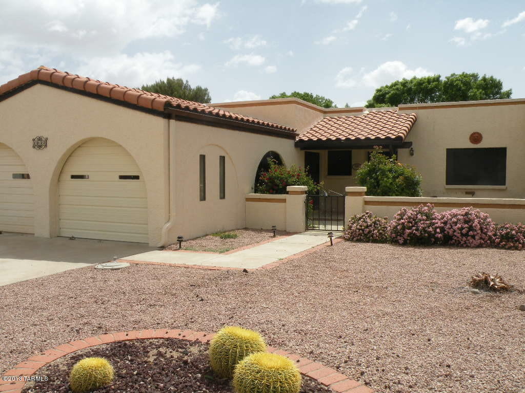 Property Photo: 1032 N Paseo Iris AZ 85614