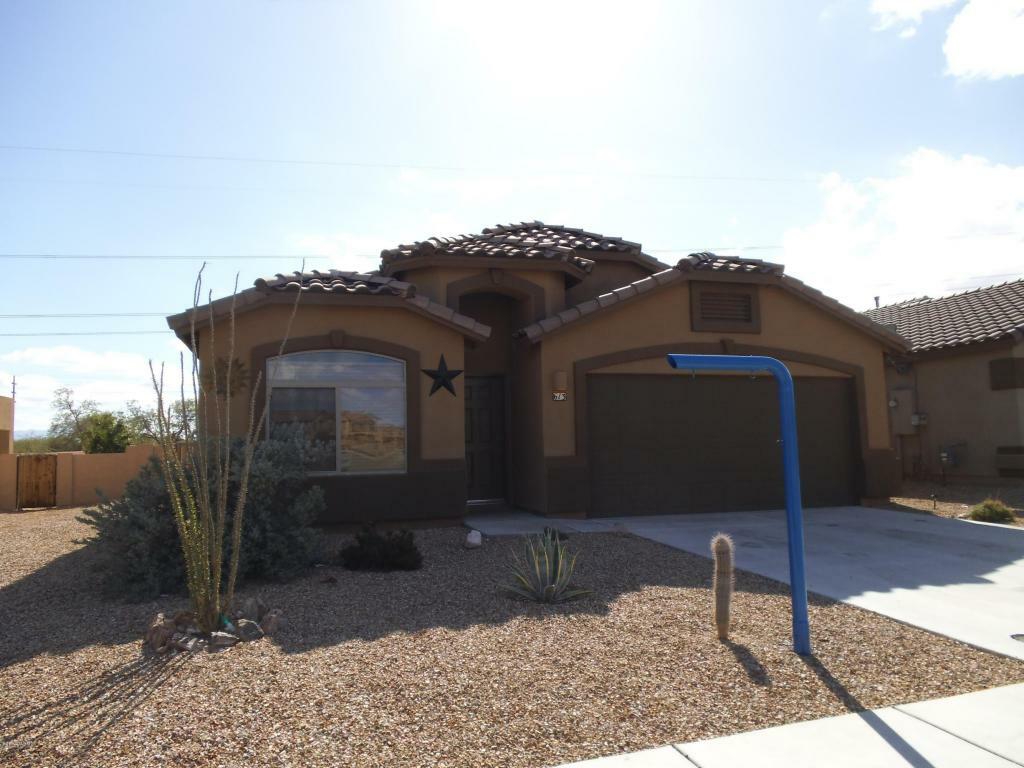 Property Photo:  613 W Calle Marojo  AZ 85629 