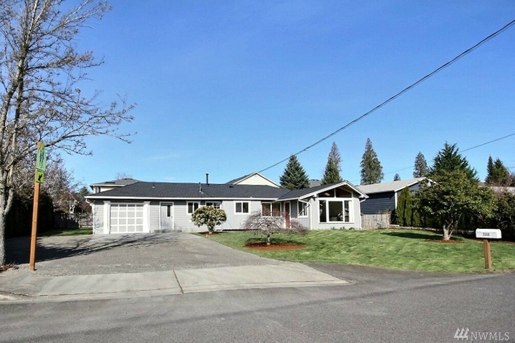 Property Photo:  5508 NE 2nd St  WA 98059 