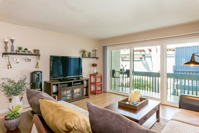 Property Photo: 605 S Prospect Avenue 205 CA 90277