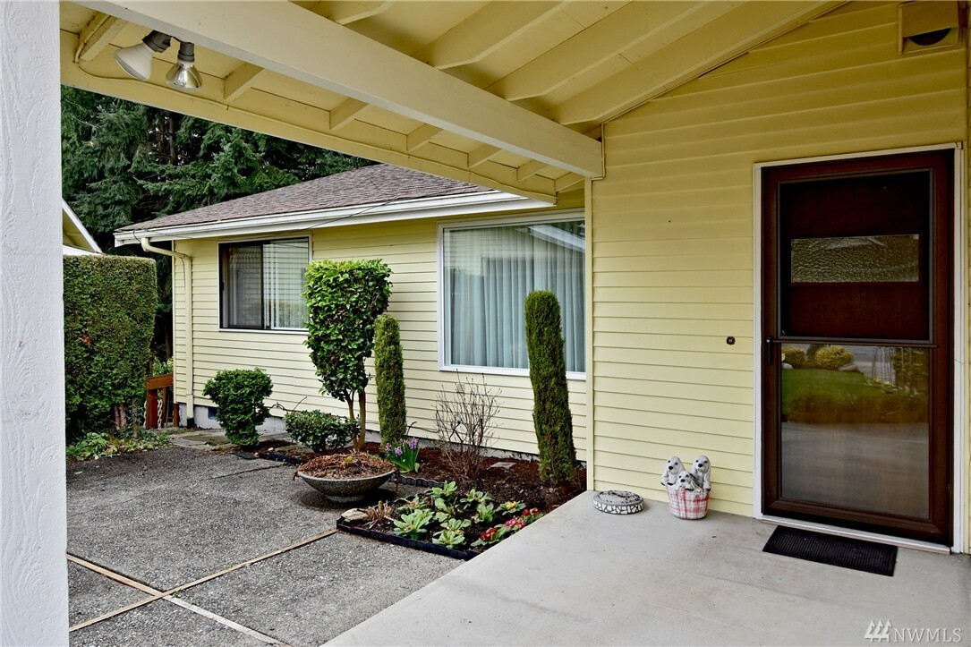 Property Photo:  24847 13th Ave S  WA 98198 