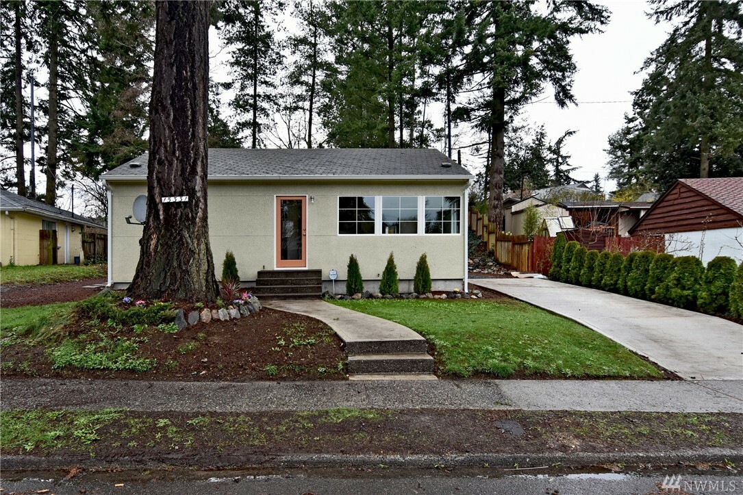 Property Photo:  15331 Interlake Ave N  WA 98133 