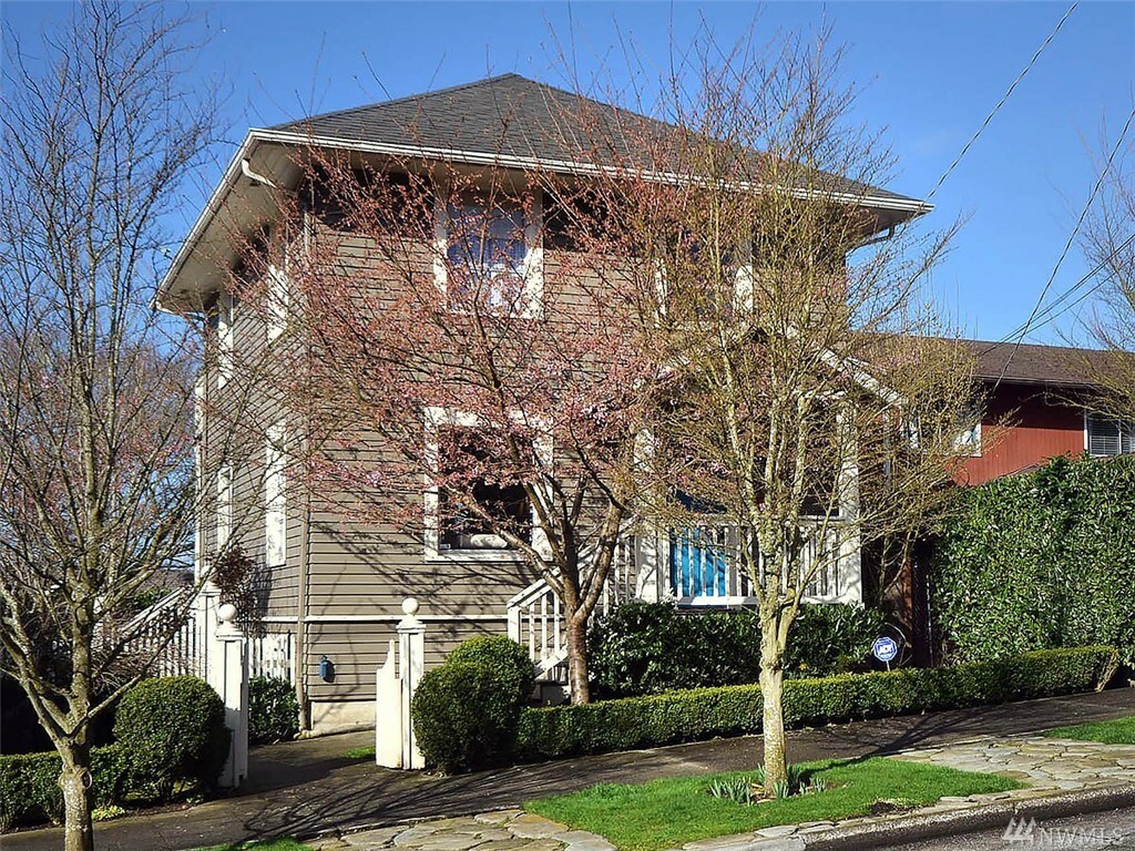 Property Photo:  1107 Yakima Ave S  WA 98144 