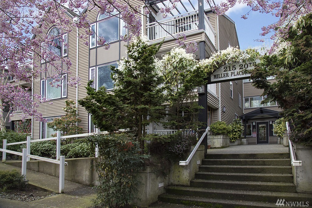 Property Photo: 215 20th Ave E 203 WA 98112