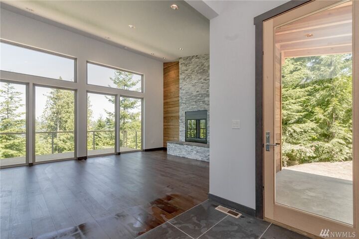 Property Photo: 35 (2-35) Trailside Dr WA 98922