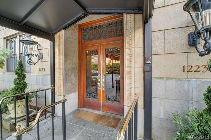 Property Photo:  1223 Spring St 401  WA 98104 