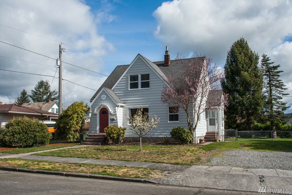 Property Photo:  306 10th St  WA 98264 