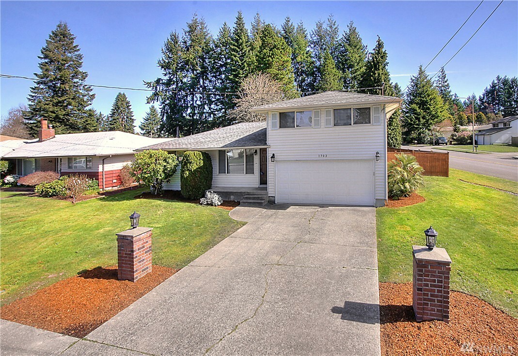 Property Photo:  1703 N Frace St  WA 98406 