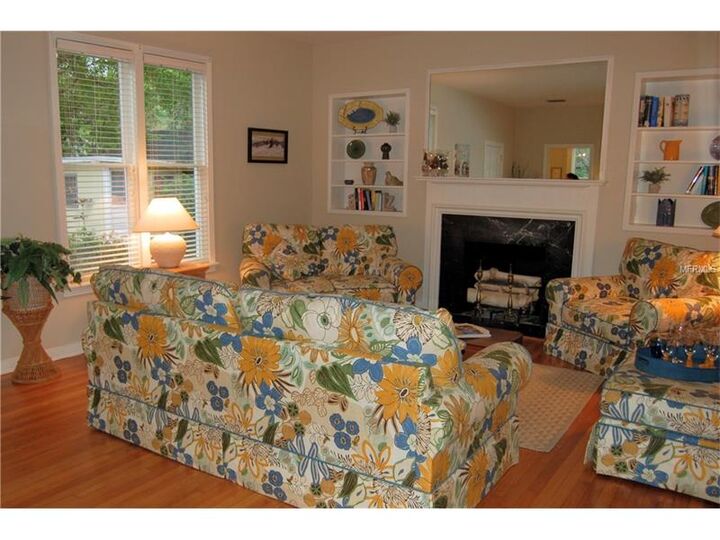 Property Photo: 916 Roux Street FL 33563