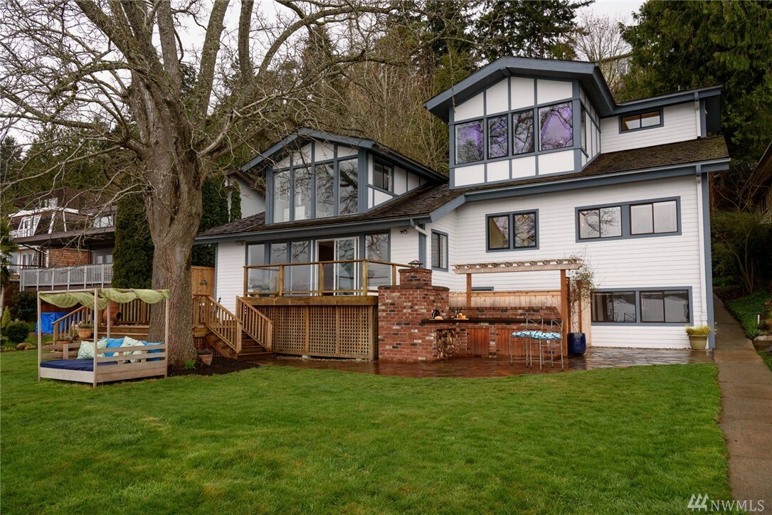 Property Photo:  1082 West Lake Sammamish Pkwy NE  WA 98008 