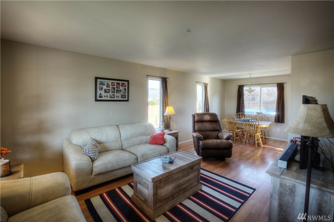 Property Photo: 2492 Plateau Dr WA 98802