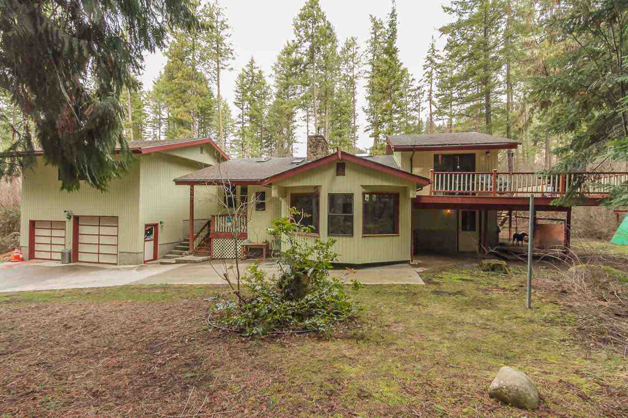 Property Photo:  834 A Gillette Rd  WA 99114 