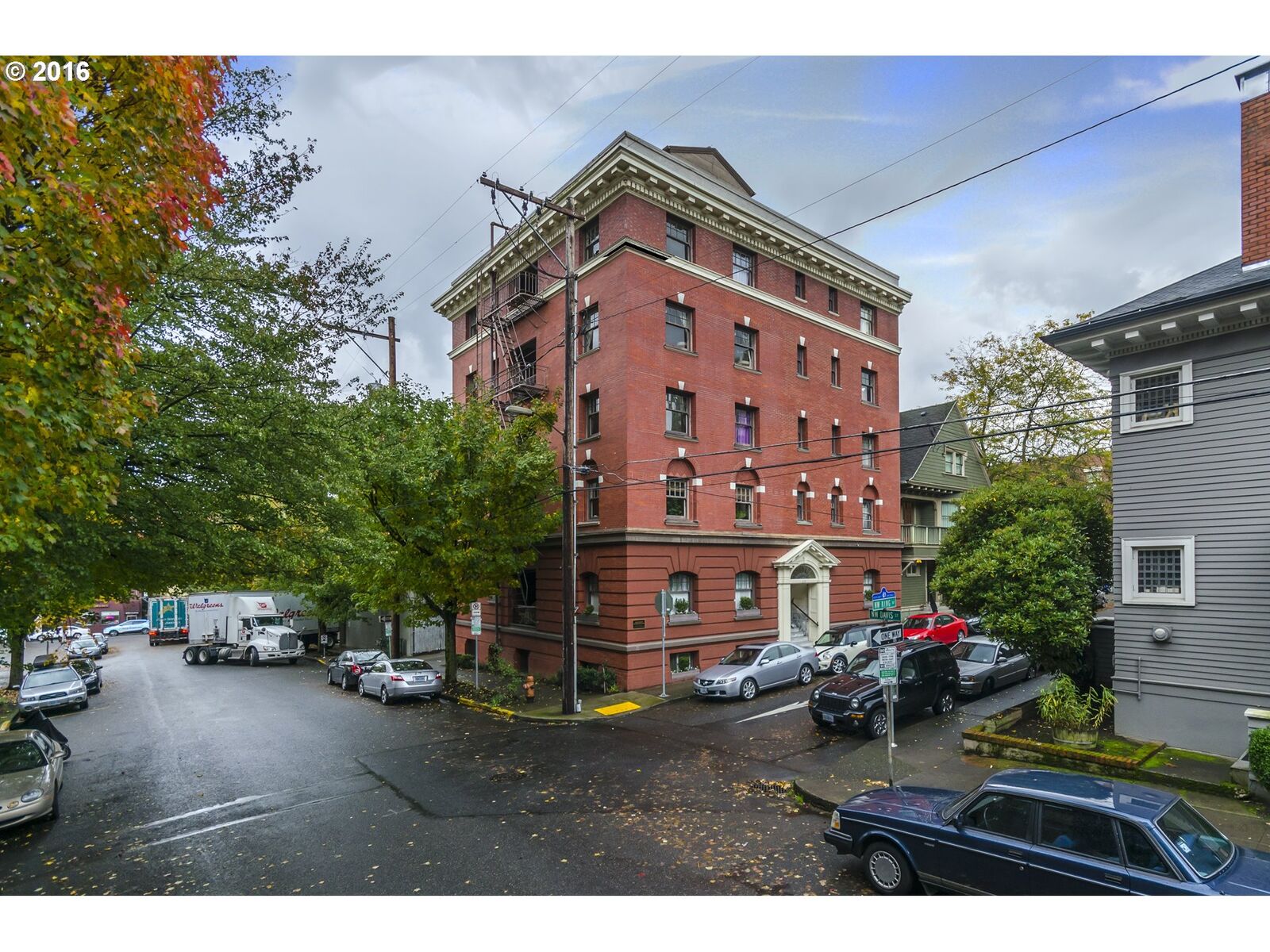 Property Photo:  118 NW King Ave 31  OR 97210 