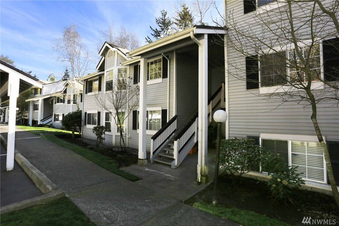 Property Photo: 23315 Cedar Wy M201 WA 98043