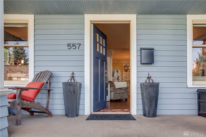 Property Photo: 557 N 72nd St WA 98103