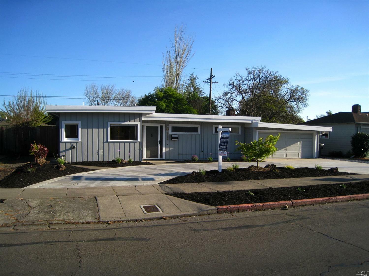 Property Photo:  2512 Sonoma Avenue  CA 95405 