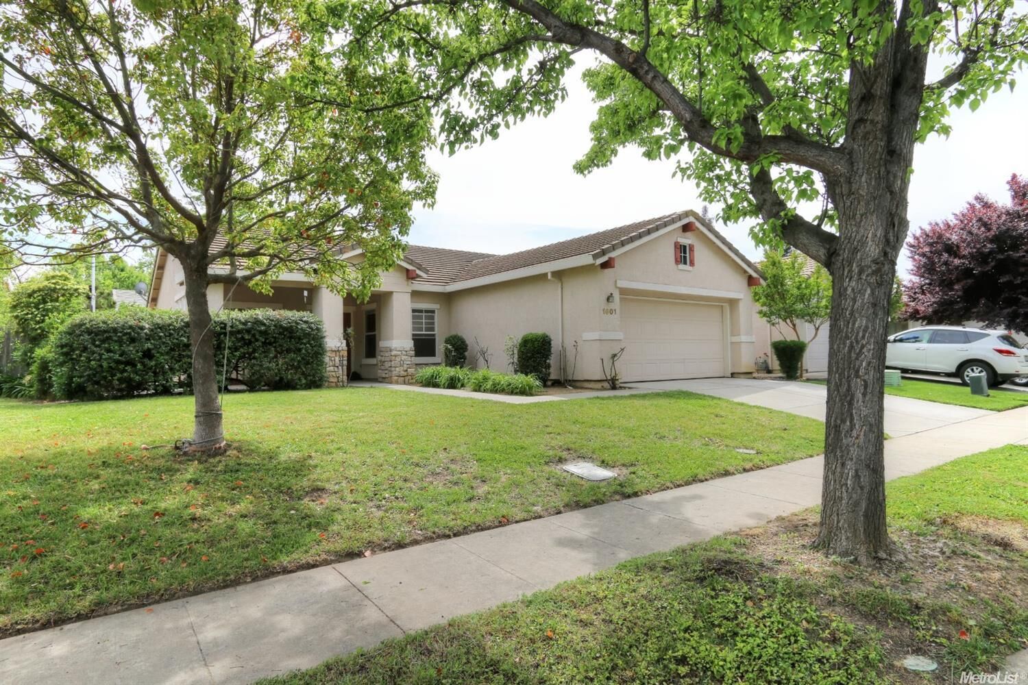 Property Photo: 1601 Fillmore Place CA 95691