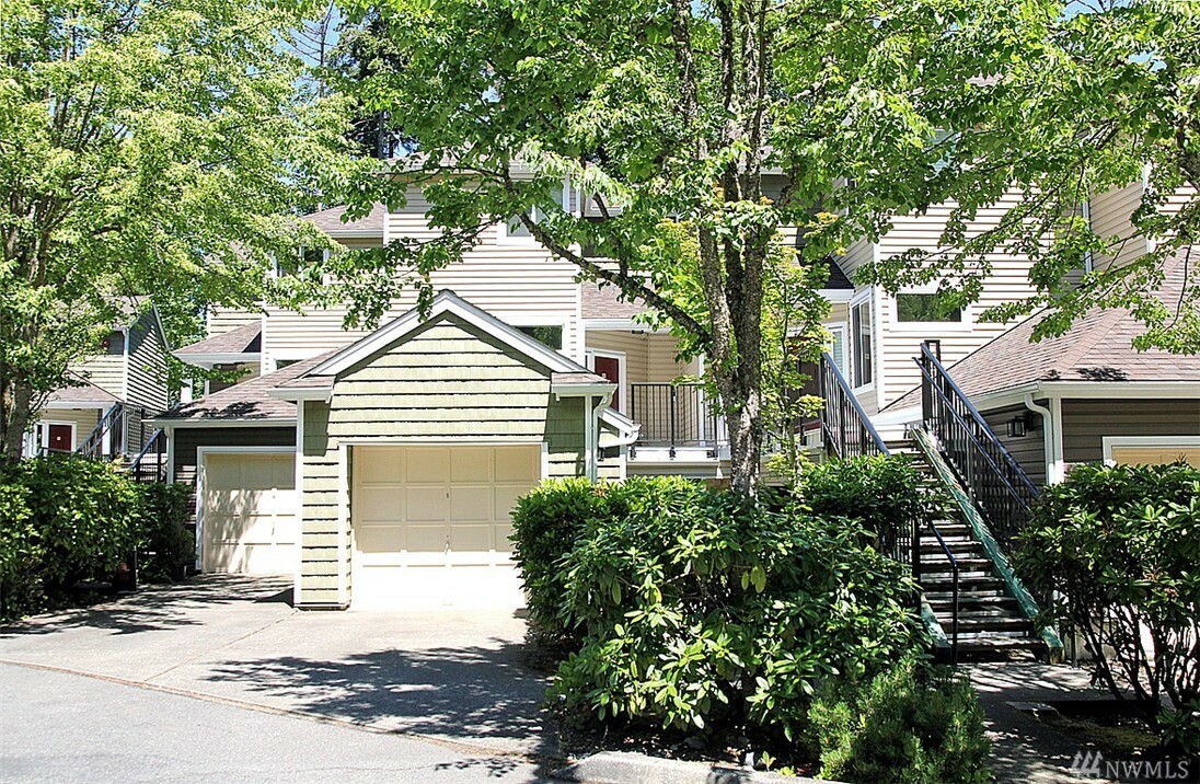 Property Photo:  5000 NW Village Park Dr F232  WA 98027 