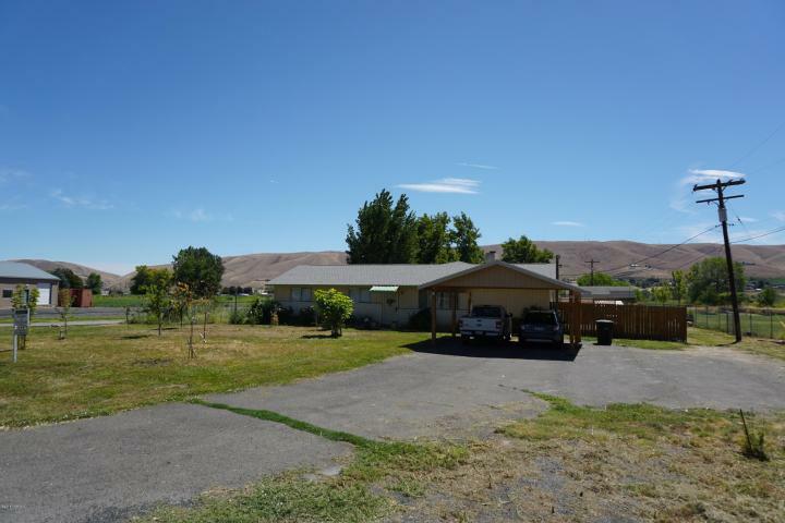 Property Photo: 302 Lower Ahtanum Rd WA 98903