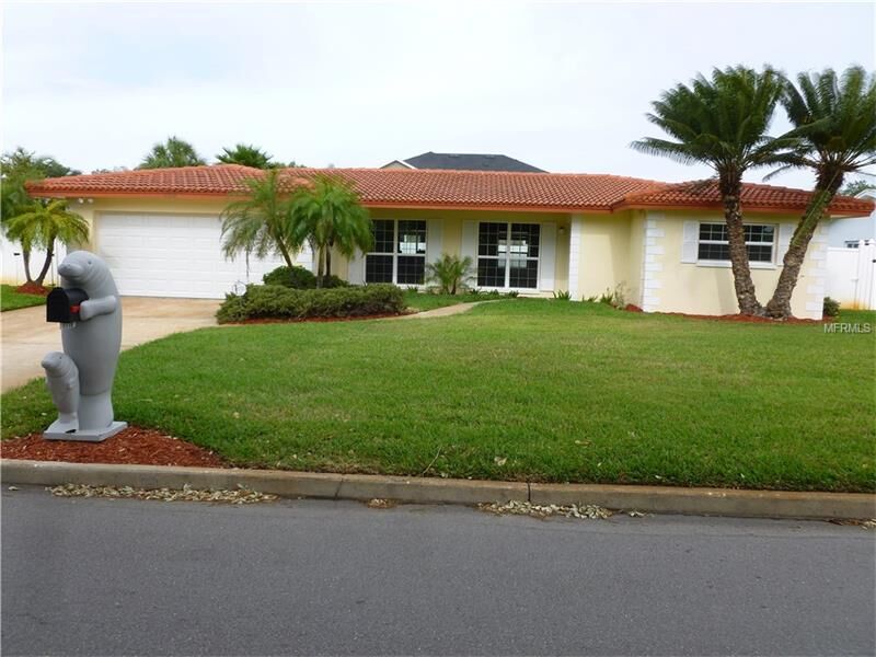 Property Photo: 1110 2nd Avenue S FL 33715
