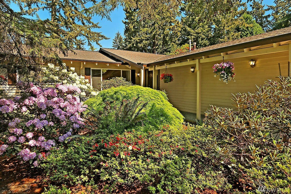 Property Photo:  12302 NE 68th Place  WA 98033 