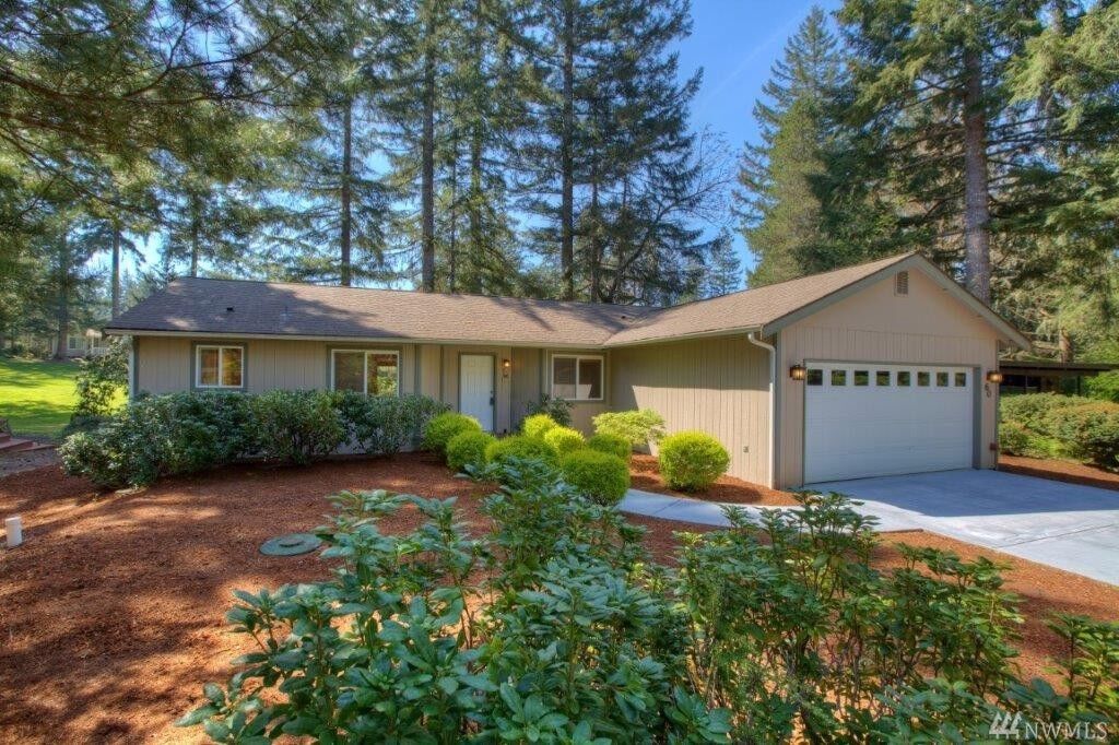 Property Photo:  60 E Country Club Drive E  WA 98592