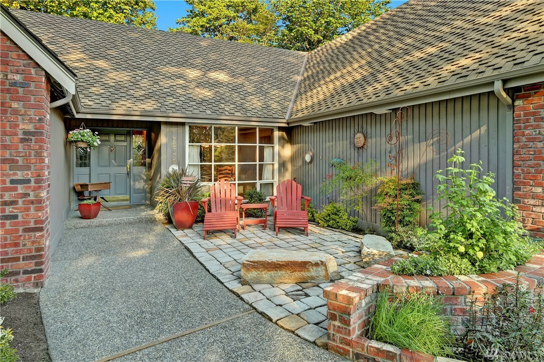 Property Photo:  20330 NE 40th Ct  WA 98074 