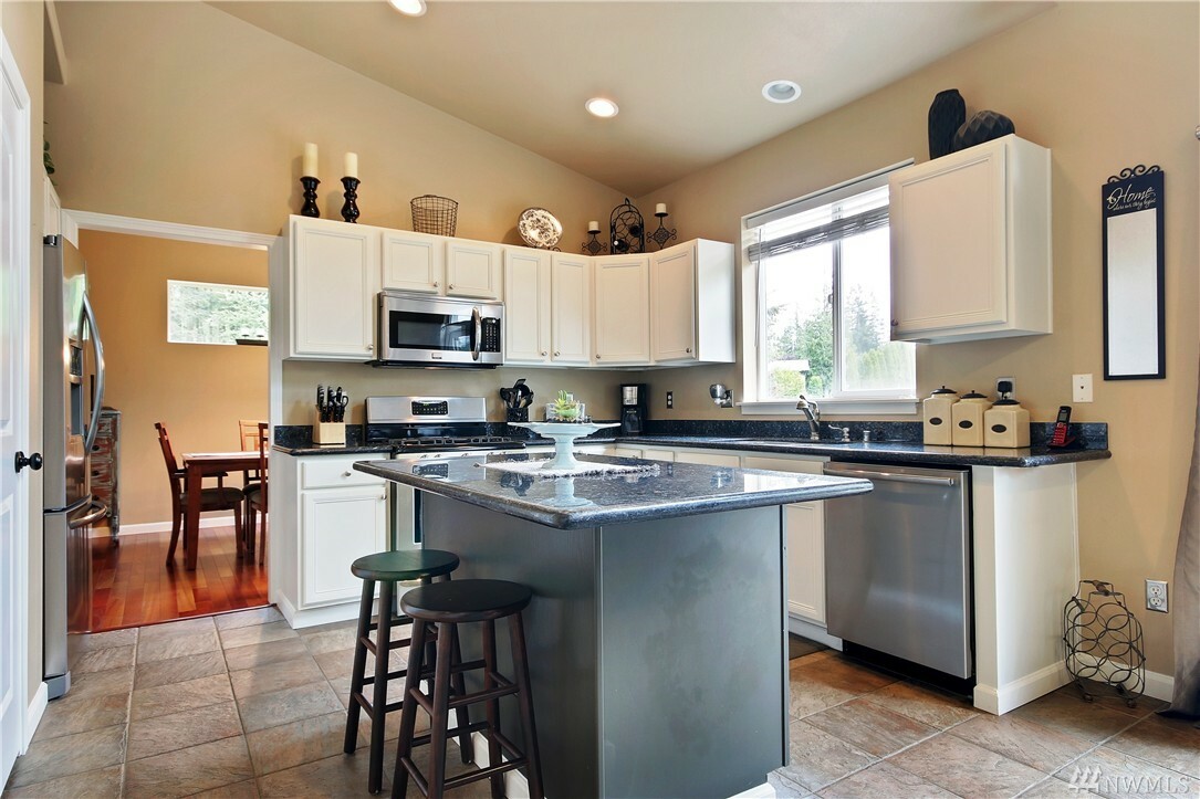 Property Photo: 21022 115th St E WA 98391