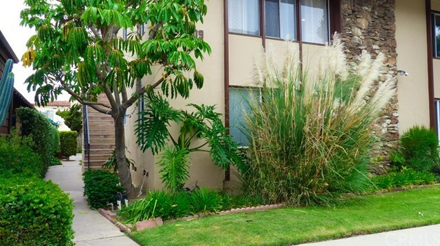 Property Photo:  2009 E Appleton Street B  CA 90803 