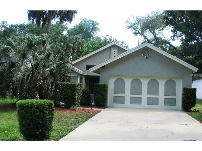 Property Photo:  901 Edgewater Court  FL 32750 