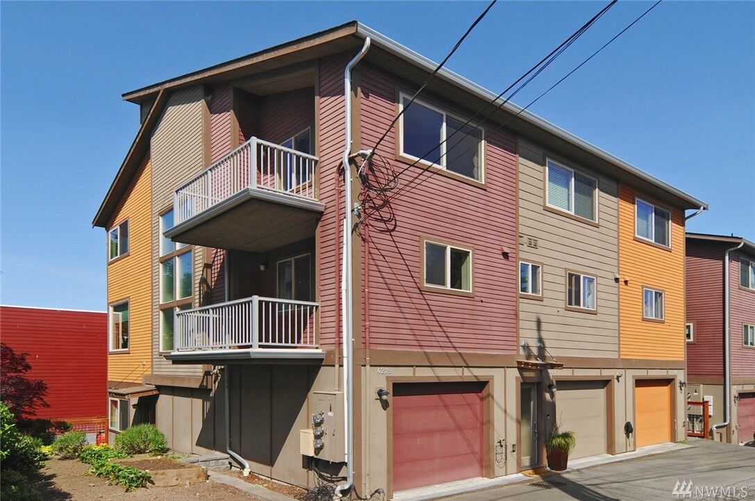 Property Photo:  4219 SW Holly St  WA 98136 
