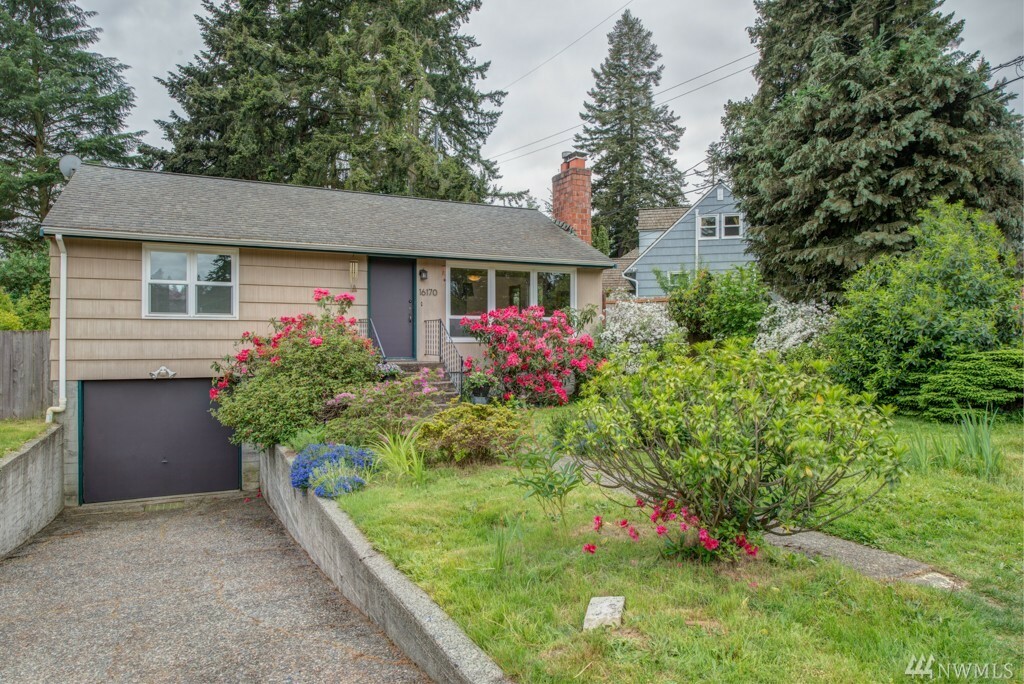 Property Photo:  16170 Midvale Ave N  WA 98133 