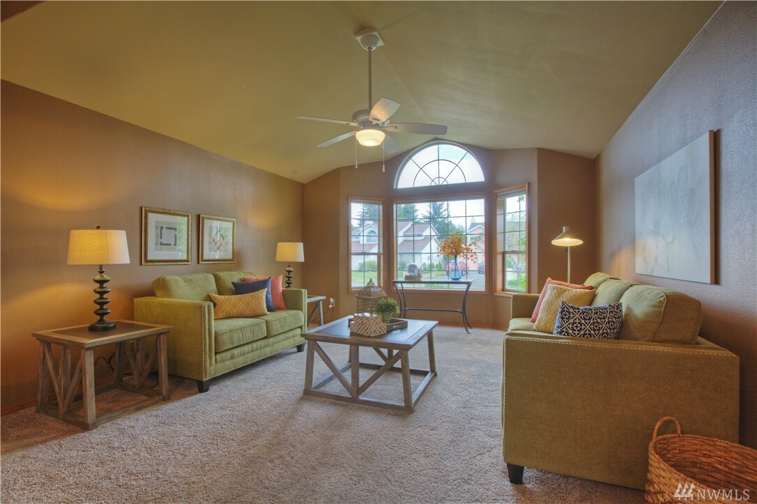 Property Photo: 1215 SW 347th Place WA 98023