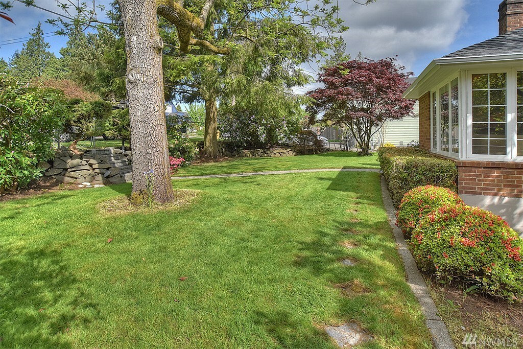 Property Photo: 12520 19th Ave NE WA 98125
