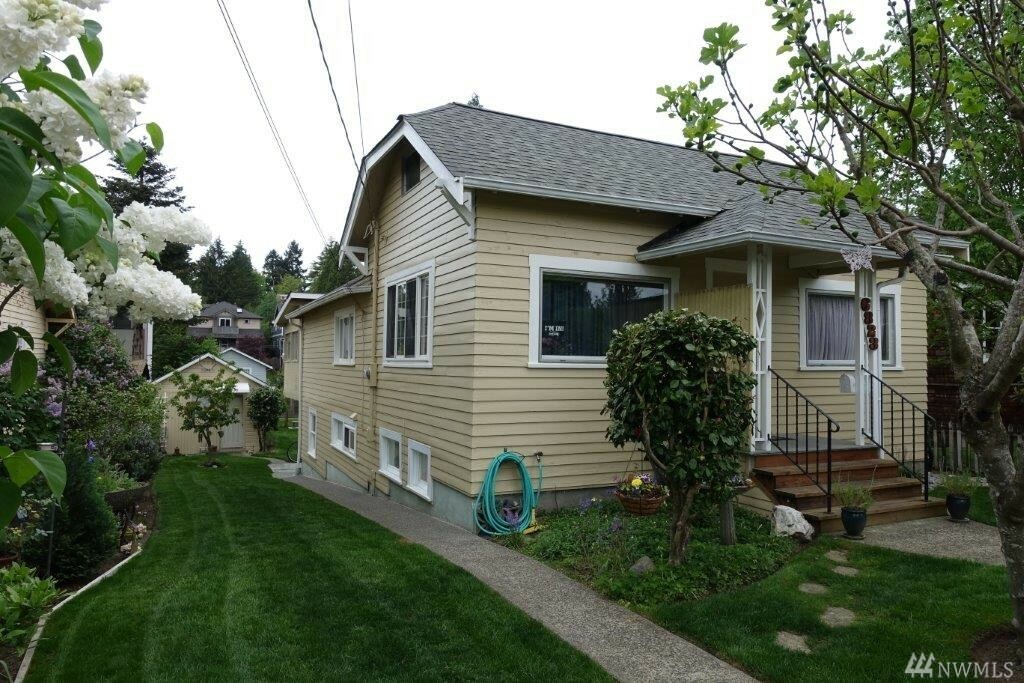 Property Photo:  6823 Ravenna Ave NE  WA 98115 