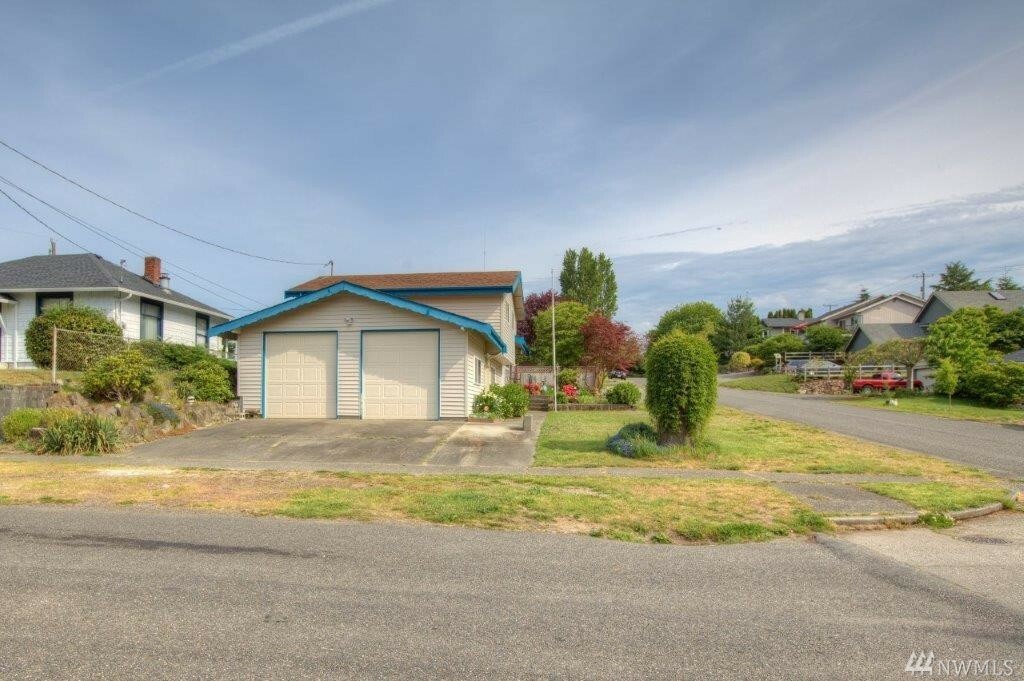 Property Photo:  4700 SW Hanford St  WA 98116 