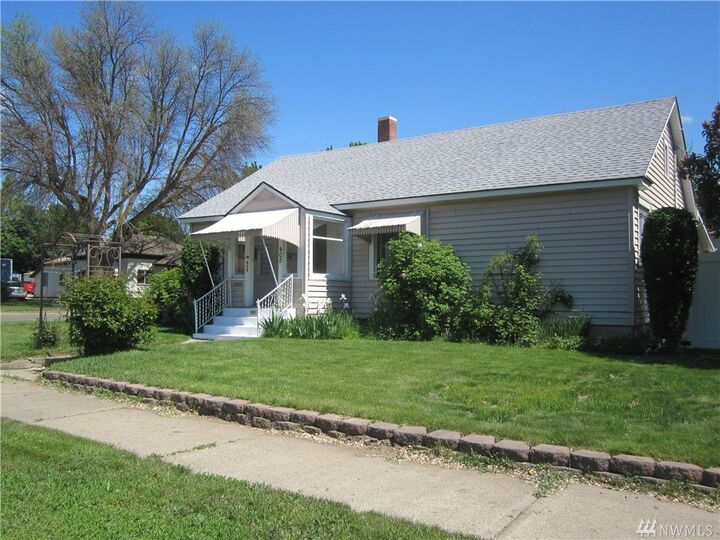 Property Photo:  408 N Sampson St  WA 98926 