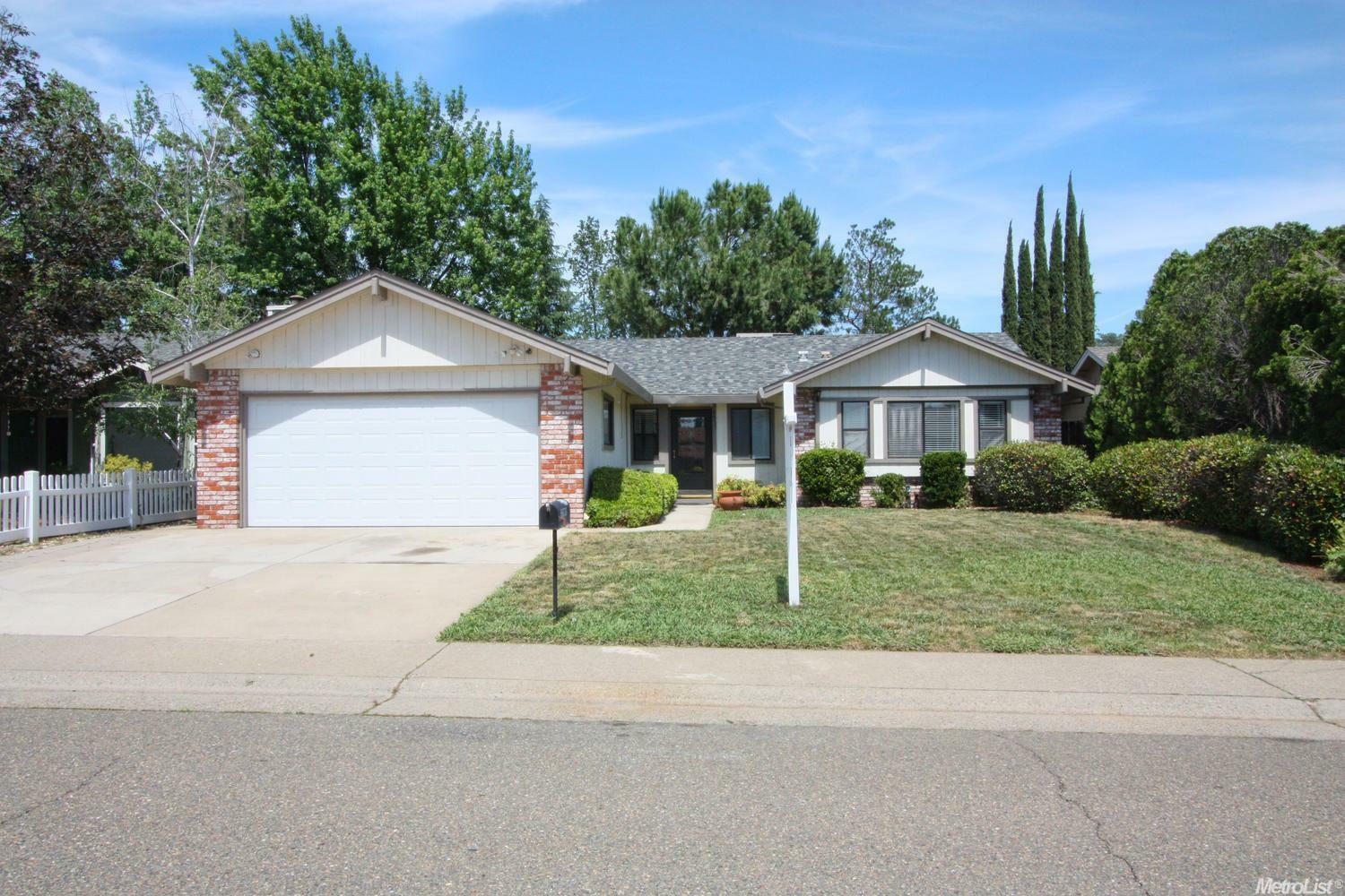 Property Photo: 6533 Pinebrook Way CA 95677
