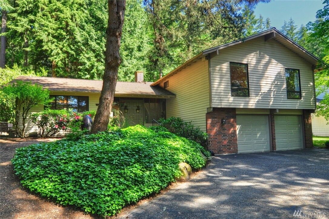 Home for sale in Bellevue: 12920 NE 32nd Place, Bellevue, WA 98005
