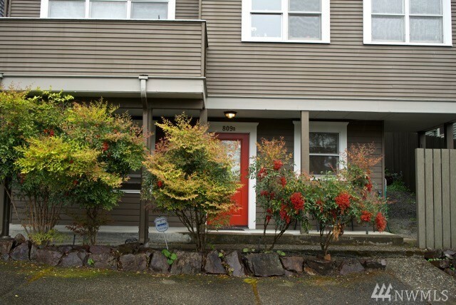 Property Photo:  809 15th Ave B  WA 98122 