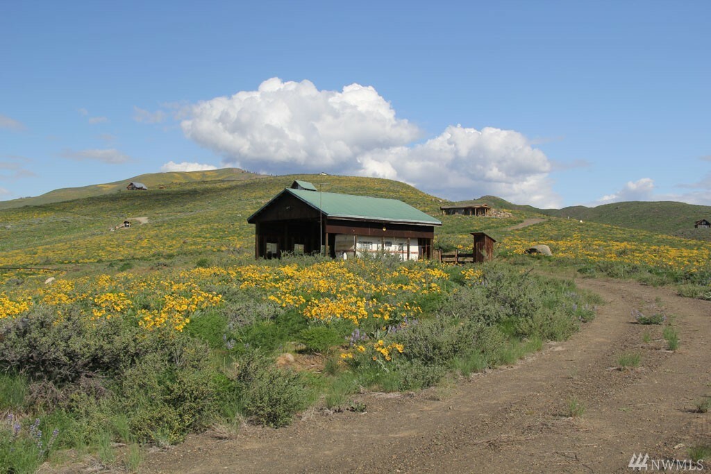 Property Photo: 108 D Rendezvous Rd WA 98862