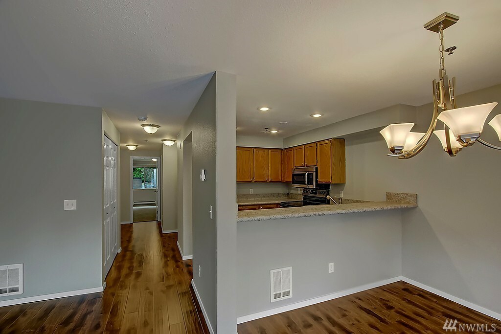 Property Photo: 19410 Bothell Wy NE D202 WA 98011