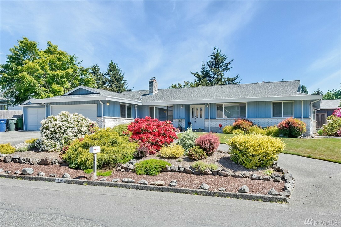 Property Photo:  1301 Magnolia Dr  WA 98466 