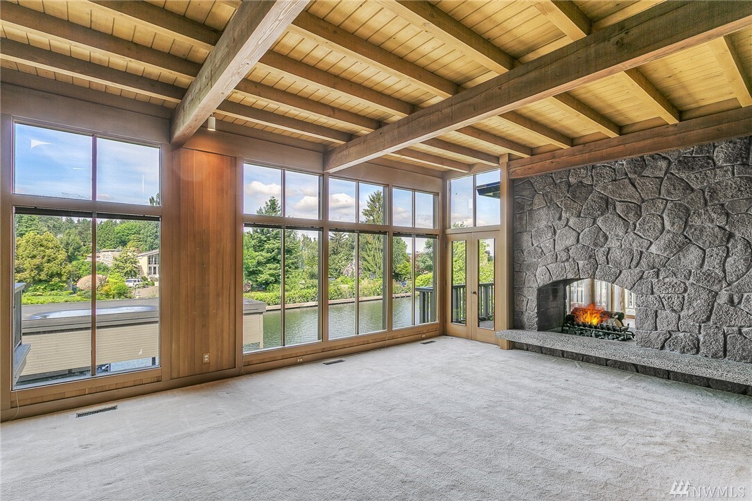 Property Photo: 3121 Hunts Point Circle WA 98004